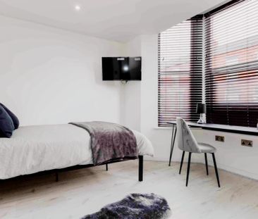 6 Beds 3 Baths - Photo 4