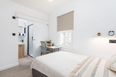 1 bedroom in a house share to rent - Photo 4