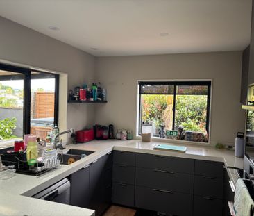 Beachlands, 3 Bedrooms - Photo 3