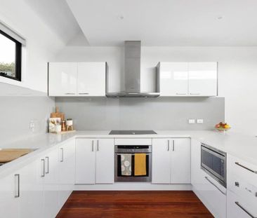 Three Levels of Lifestyle Living in the Heart of Carlton - Photo 5