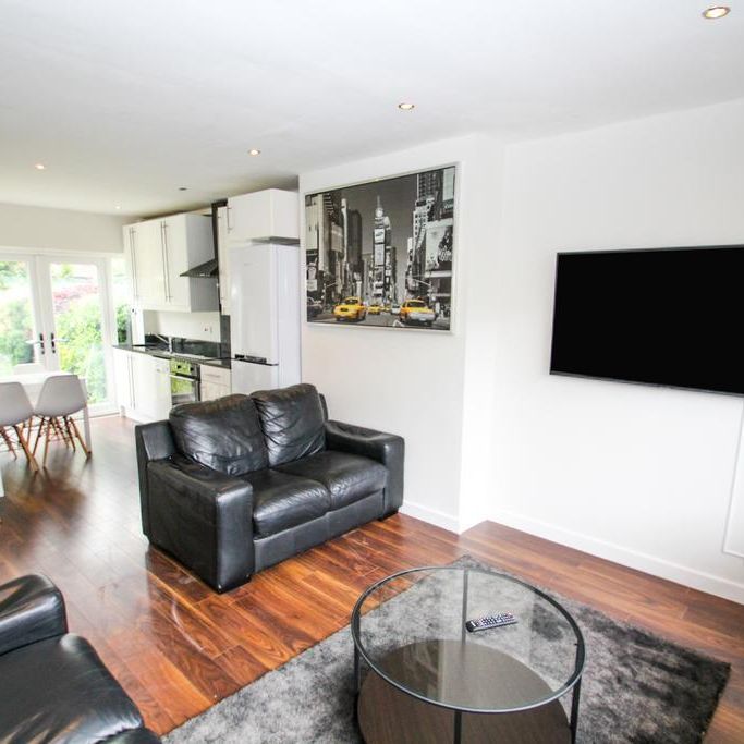 4 bedroom semi-detached house to rent - Photo 1