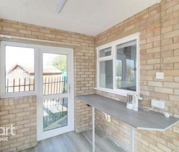 4 bedroom detached house to rent - Photo 4