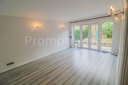 4 bedroom semi-detached house to rent - Photo 2