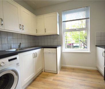 2 Bedroom Flat / Apartment - Eastgate Street, Winchester - Photo 4