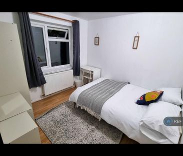 5 bedroom semi-detached house to rent - Photo 2