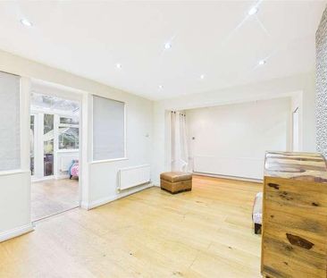 Smiths Lane, Windsor, Berkshire, SL4 - Photo 2