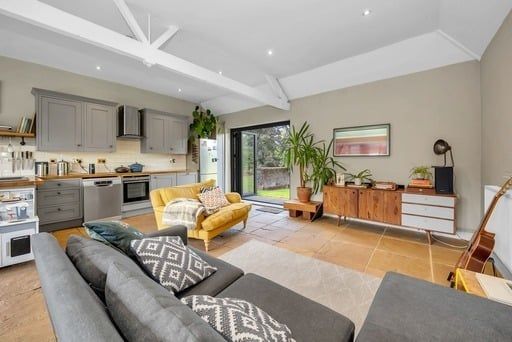 Frenze, Diss, Scole - Photo 1