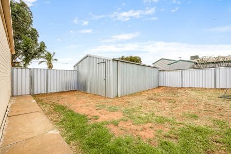 Neat Family Home - Photo 2