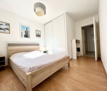 NIMES SECTEUR ARENES - T2 MEUBLE avec PARKING et TERRASSE - Photo 3