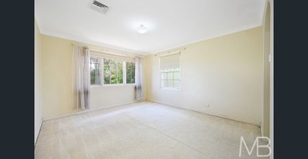 TWO STOREY MANSION WITH VIEW, WALK TO KILLARA HIGH & BUS AT DOOR - Photo 3