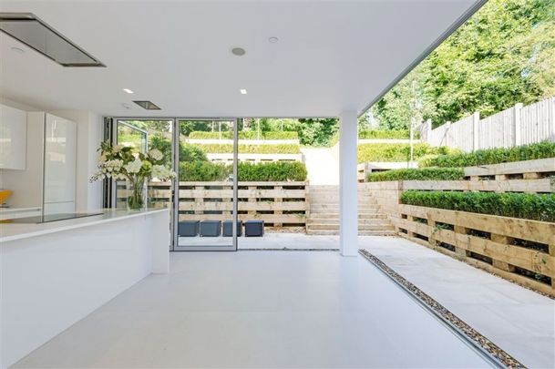 6 Bedroom Semi-Detached To Let - Photo 1