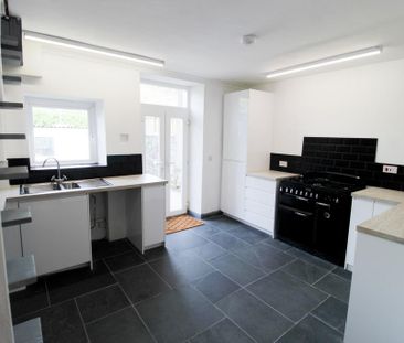 3 bedroom terraced house to rent - Photo 2