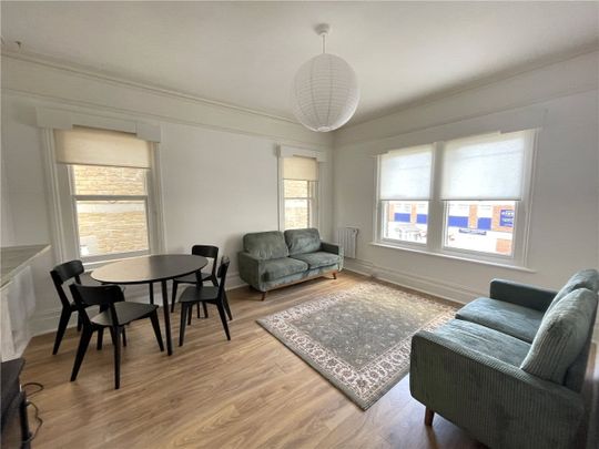 A charming furnished one-bedroom flat in the city center, close to Winchester train station. - Photo 1