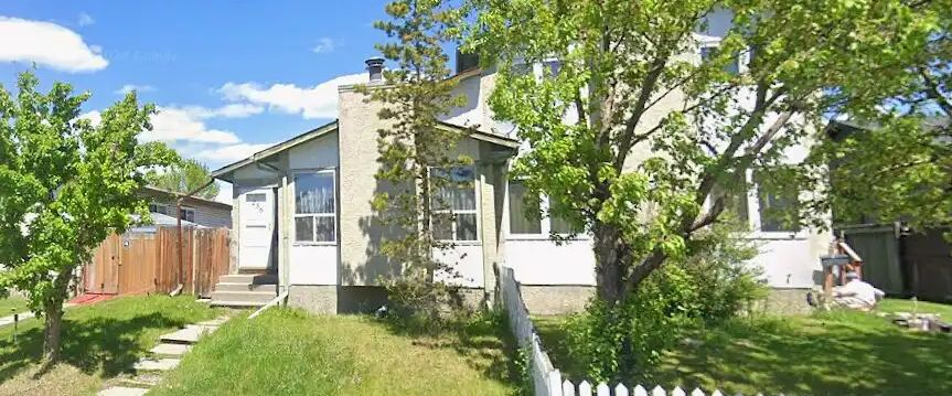 ***Half Duplex in Whitehorn*** — 3 Bedrooms Duplex - Photo 1
