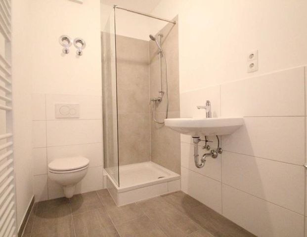 Stilvolle 2-Zimmer-Neubauwohnung im Dachgeschoss - energieeffizient & komfortabel in Duisdorf - Foto 1