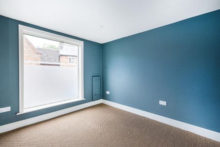 4 bedroom semi-detached house to rent - Photo 5