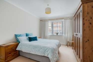 The Manor House, Bennett Crescent, Cowley - Photo 4