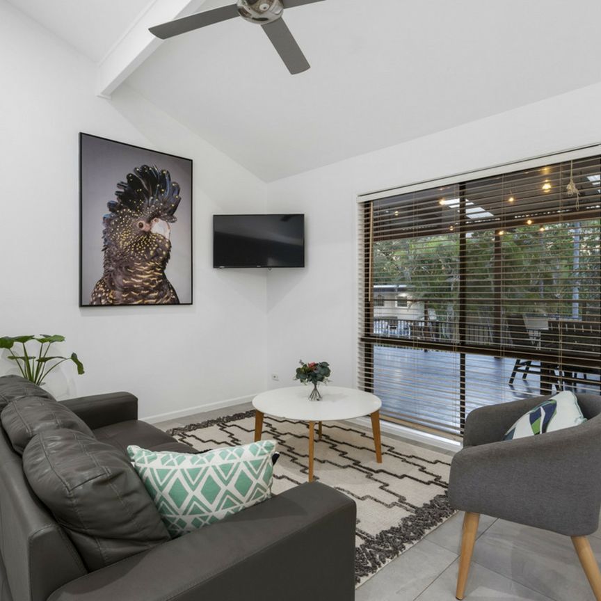 LARGE FAMILY HOME WITH POOL - Photo 1