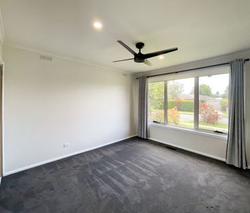 19 Locksley Street, Wendouree - Photo 3