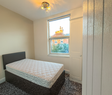 4 bedroom terraced house to rent - Photo 5