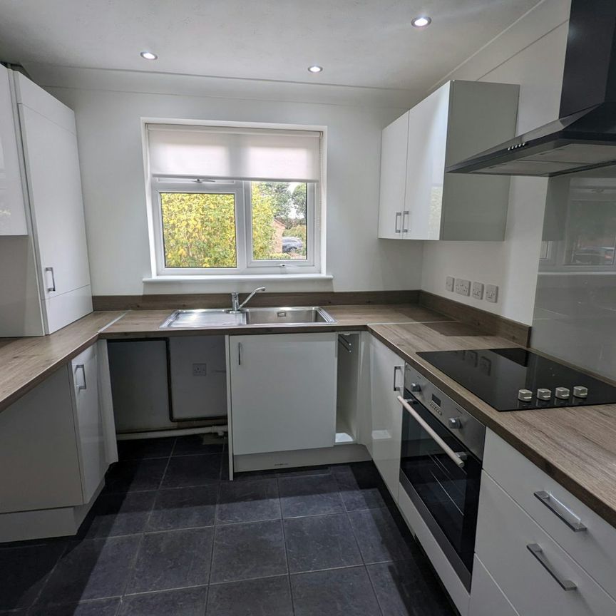 Bungalow to rent on - Photo 1