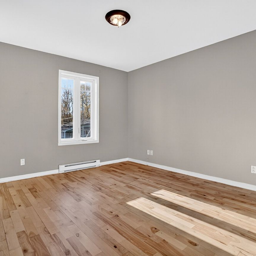 Maison à étages à Notre-Dame-des-Prairies - Photo 1