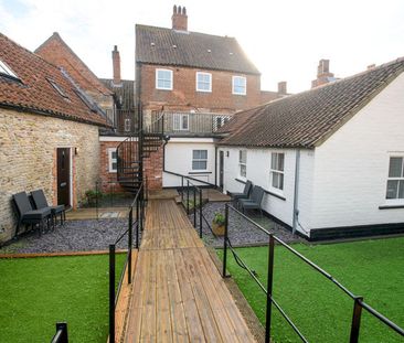 East Gate - Photo 3