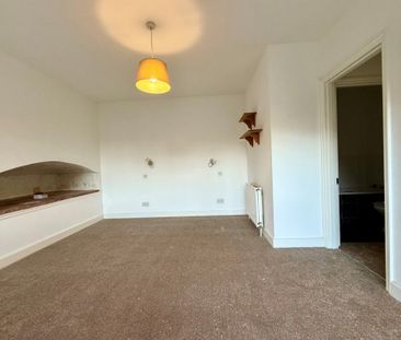 1 Bedroom Flat / Apartment - Bank Street, Bishops Waltham - Photo 3