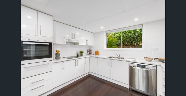 Modern Parkside Townhouse with House-Like proportions - Photo 1