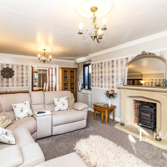 4 bedroom detached house to rent - Photo 1