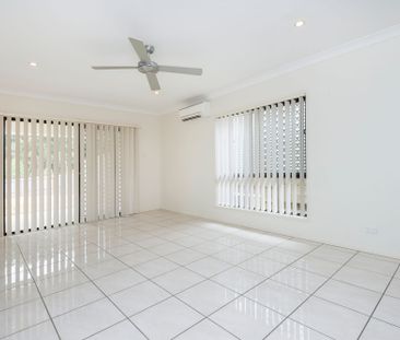 Large Home with Custom Finishes - Solar Powered - Photo 6