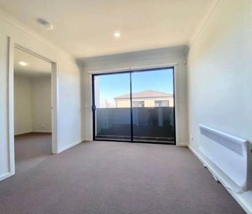 Modern and Spacious 4-Bedroom Home in Convenient Pakenham Location - Photo 2