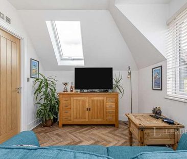 Fountain House, Cleeve Road, Leatherhead, Surrey, KT22 - Photo 1