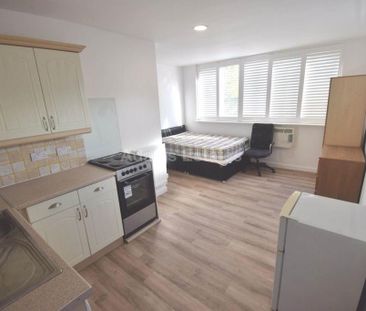 Studio to rent - Photo 5