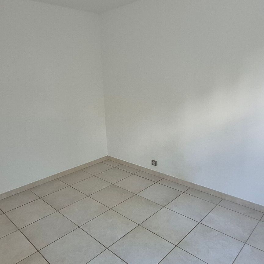 SORGUES 1180, - Photo 1