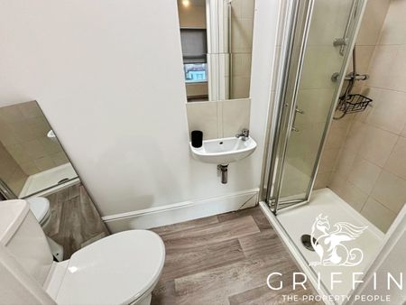 Princes Road, Romford, RM1 - Photo 2