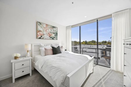 3 bedroom apartment with your own double lock up garage!! - Photo 2