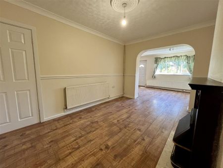 3 bedroom semi-detached house to rent - Photo 4