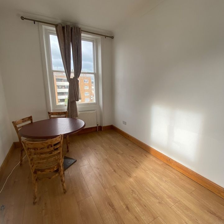 3 Bed Flat, Saint Gabriel's House, BN2 - Photo 1