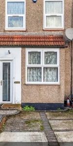 3 Bed Terraced House, Crunden Road, CR2 - Photo 4