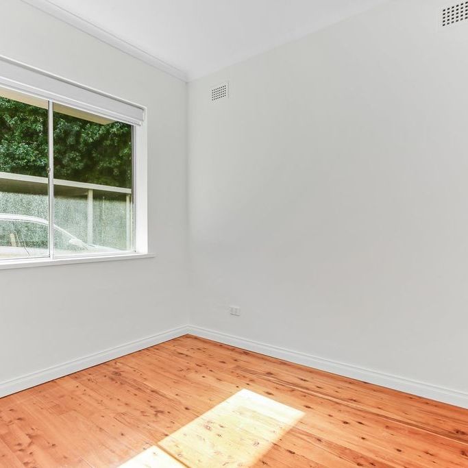 Characterful apartment in peaceful setting - Photo 1