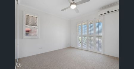 Top Floor Unit with City Views and Two-Car Accommodation - Photo 4