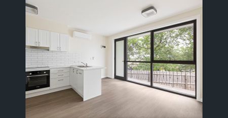 Beautifully Refurbished Ground-Floor Apartment - Photo 4