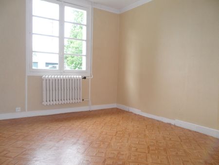 A LOUER - Neuvy Deux Clocher - Maison de 71.66m² avec jardin et garage - Photo 4