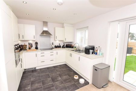 3 bedroom detached house to rent - Photo 4