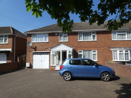 5 bedroom semi-detached house to rent - Photo 3