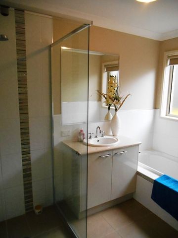 2 LYSTERFIELD LANE, Wodonga VIC 3690 - House For Rent | Domain - Photo 5