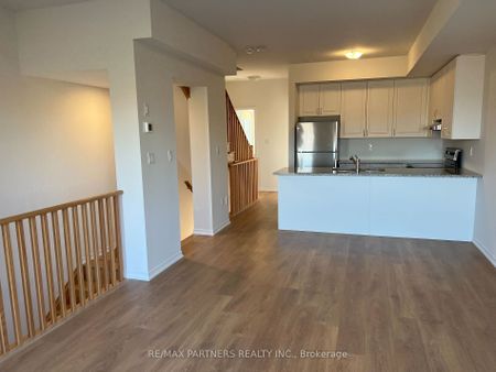 Townhouse For Lease | E8123424 - Photo 4