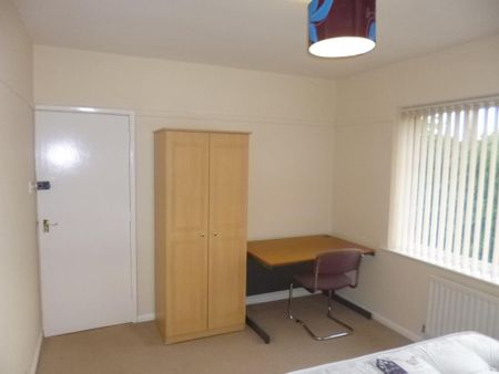 3 bedroom semi-detached house to rent - Photo 5