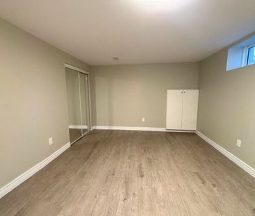 $1,599 / 2 br / 1 ba / 381 grey st unit 2 - Photo 4